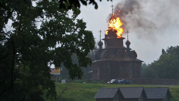 Пожар в Преображенской церкви в Суздале. Архив