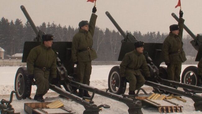 Солдаты учатся запускать Венки и Кружева для салюта 23 февраля