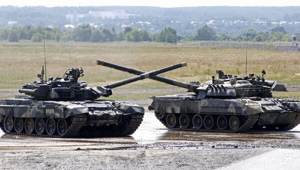 Танк Т-90 на территории полигона в Раменском. Архивное фото