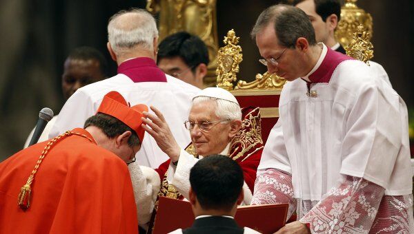 Папа Римский Бенедикт XVI возвел в кардинальское достоинство 22 католических иерарха