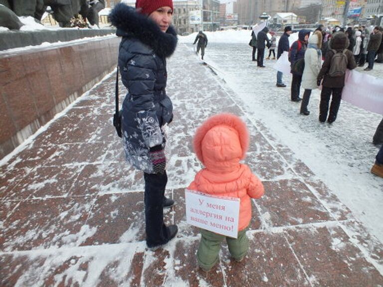 Родители вышли на пикет против плохого питания в столичных детсадах