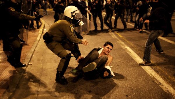 Около 140 человек задержаны в Афинах за участие в беспорядках