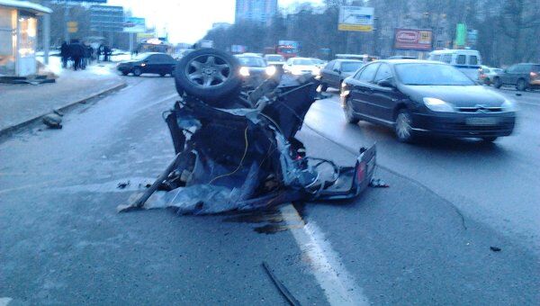 Крупная авария парализовала движение на Кутузовском проспекте в Москве