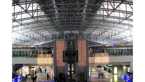 ФРГ ужесточает проверку в аэропортах после инцидента на рейсе Амстердам-Детройт