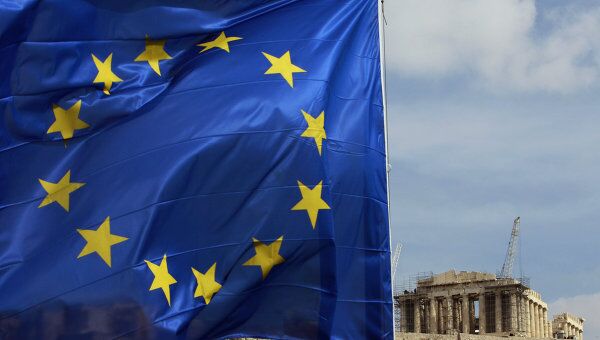 Флаг Евросоюза перед храмом Парфенон. Архив