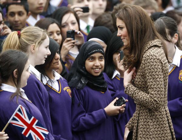 Герцогиня Кембриджская Кэтрин на встрече со школьниками в Оксфорде