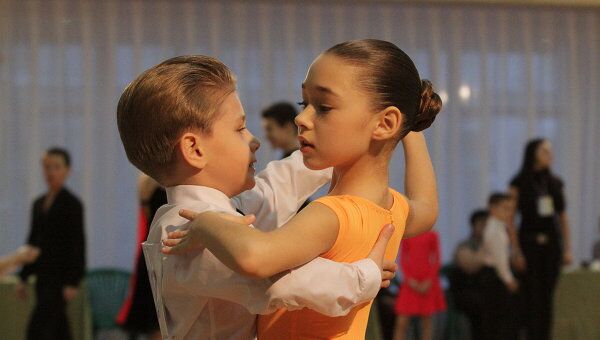 Более 400 танцевальных пар встретились на турнирном паркете в Омске