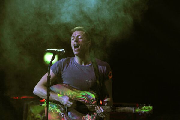 Крис Мартин, группа Coldplay, на церемонии вручения BRIT Awards