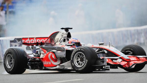 Гоночный автомобиль Формулы-1. Архивное фото