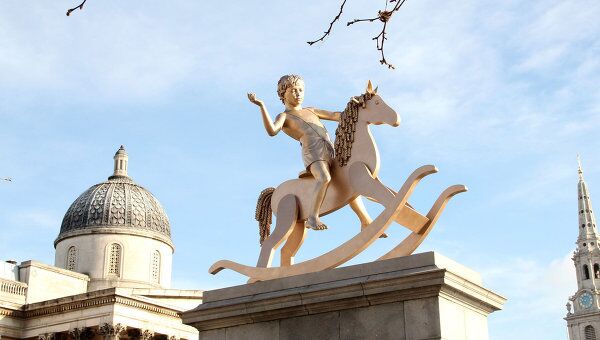 Открытие новой временной скульптуры на четвертом постаменте Трафальгарской площади в Лондоне