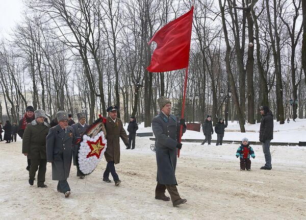 КПРФ и ЛДПР провели митинги в российских регионах