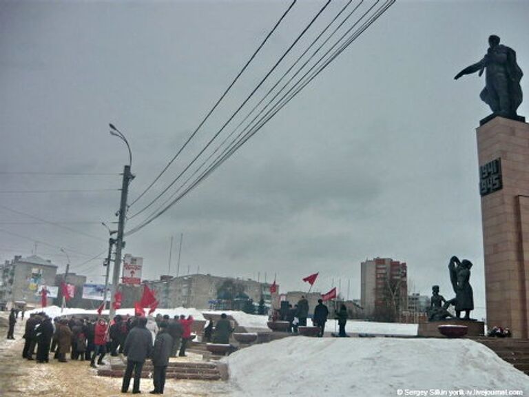 КПРФ и ЛДПР провели митинги в российских регионах