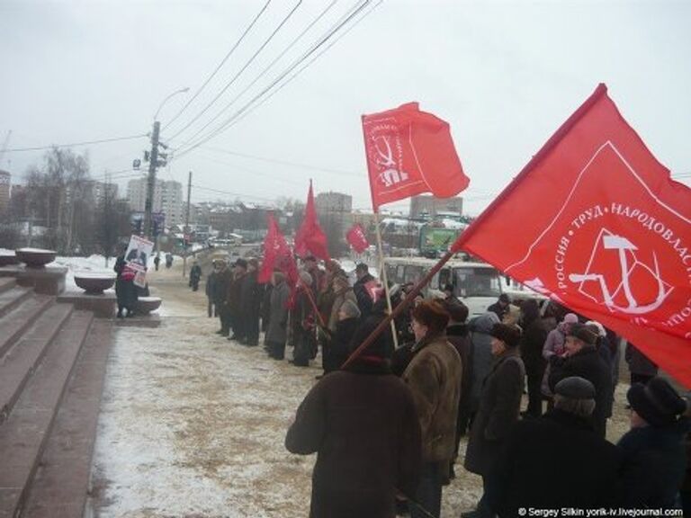 КПРФ и ЛДПР провели митинги в российских регионах