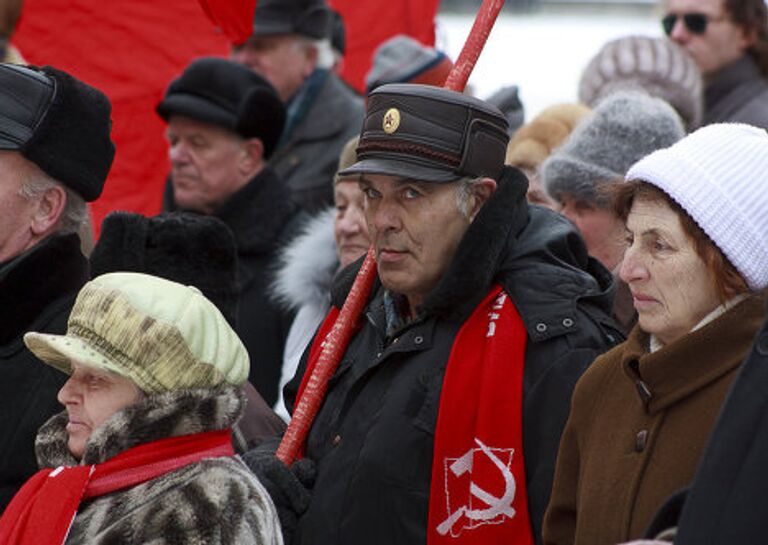 КПРФ и ЛДПР провели митинги в российских регионах