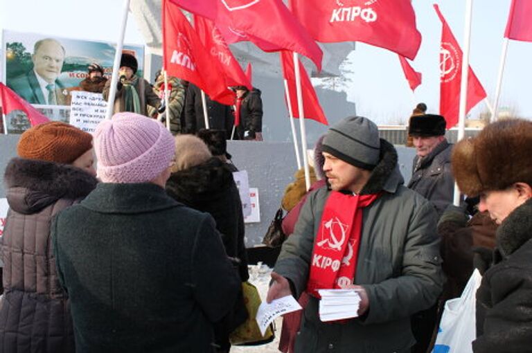 КПРФ и ЛДПР провели митинги в российских регионах