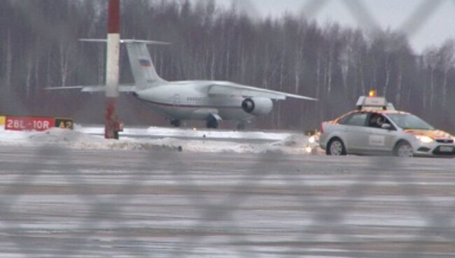 Пассажирский самолет с поломкой шасси успешно сел в Петербурге