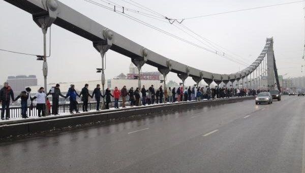 Акция Живая цепь на Садовом кольце в Москве 