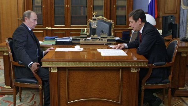 Премьер-министр РФ Владимир Путин и вице-премьер РФ Александр Жуков. Архив