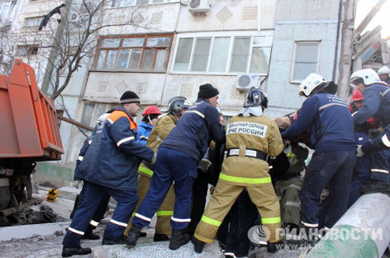 В Астрахани из-за взрыва газа обрушился подъезд жилого дома