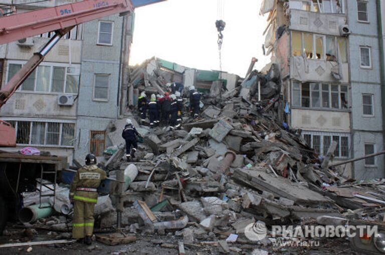 В Астрахани из-за взрыва газа обрушился подъезд жилого дома