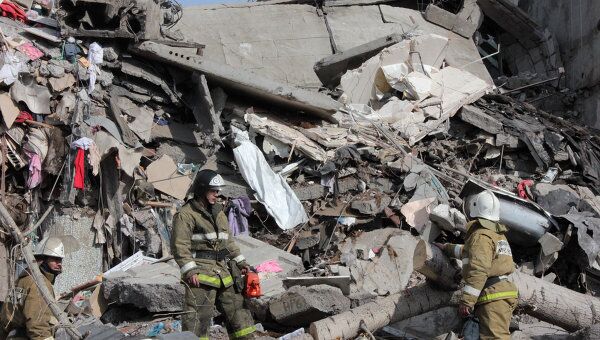 В Астрахани из-за взрыва газа обрушился подъезд жилого дома