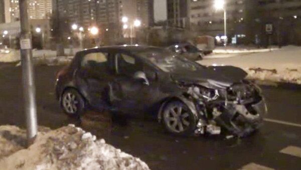 Два легковых автомобиля столкнулись на западе Москвы, есть пострадавшие