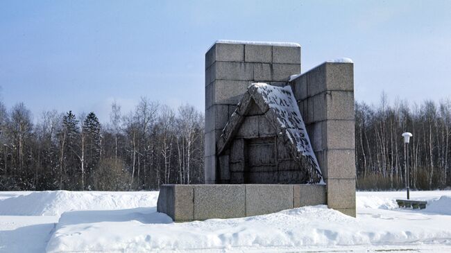 Памятник Шалаш В.И.Ленина. Архив