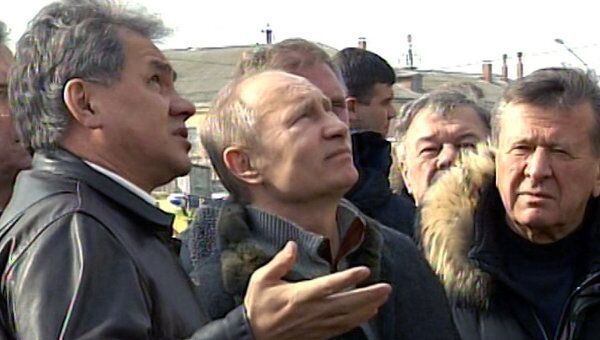 Путин осмотрел разрушенный в Астрахани дом и потребовал расселить жильцов 
