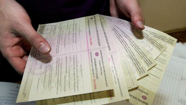 Выдача открепительных удостоверений для голосования на предстоящих 4 марта выборах президента РФ