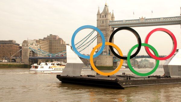 Гигантские олимпийские кольца проплыли по Темзе за 150 дней до старта Игр