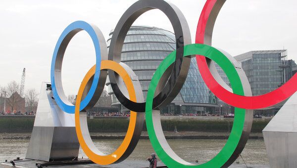 Олимпийские кольца на Темзе