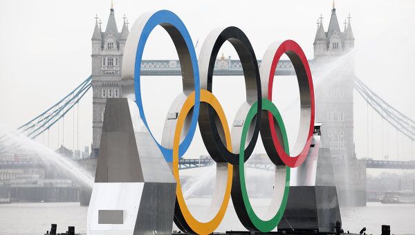Олимпийские кольца на Темзе