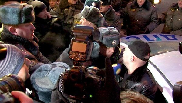 Полиция пресекла несанкционированную акцию по раздаче палаток в Москве 