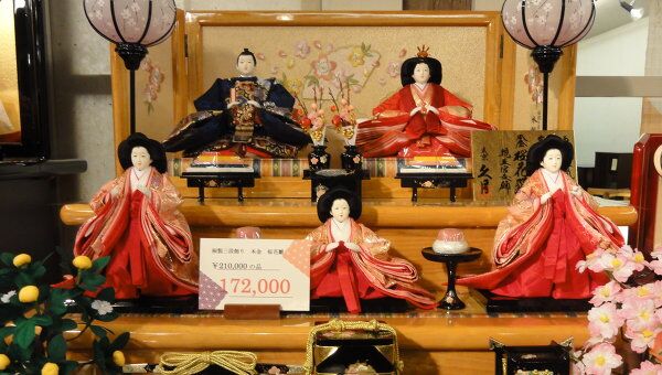 Праздник девочек в Японии: царство кукол, в которые не играют