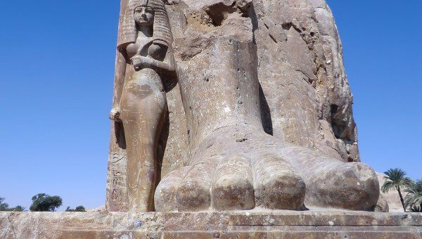 В Египте установлена часть статуи древнего фараона Аменхотепа Третьего