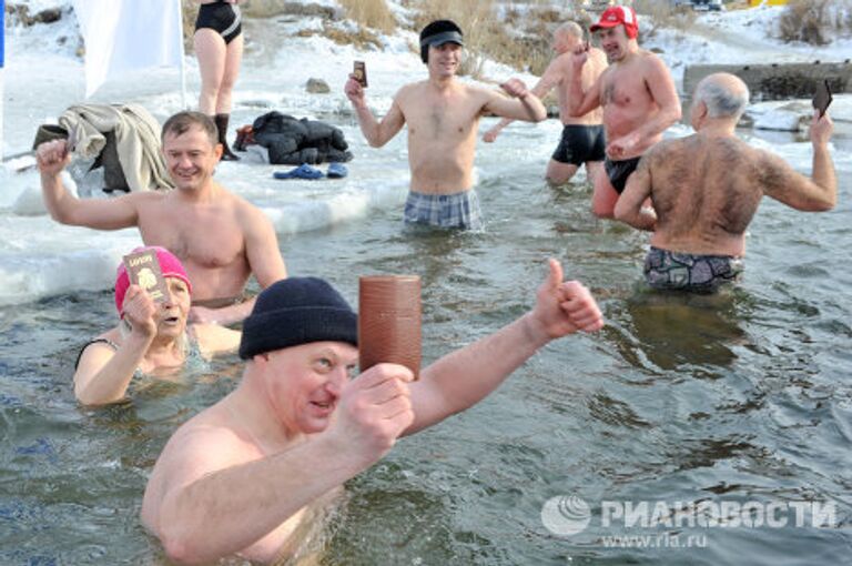 Голосование любителей зимнего плавания в Новосибирске