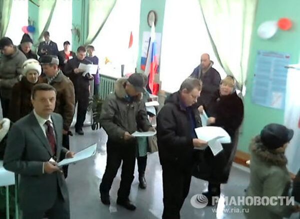 Скриншот с камеры на избирательном участке в Череповце, где Леонид Парфенов работает сегодня наблюдателем