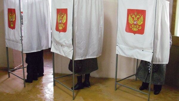 Голосование на избирательном участке в Смоленске
