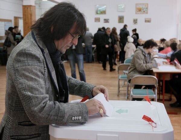 Музыкант Юрий Башмет во время голосования на избирательном участке № 78 на выборах президента РФ
