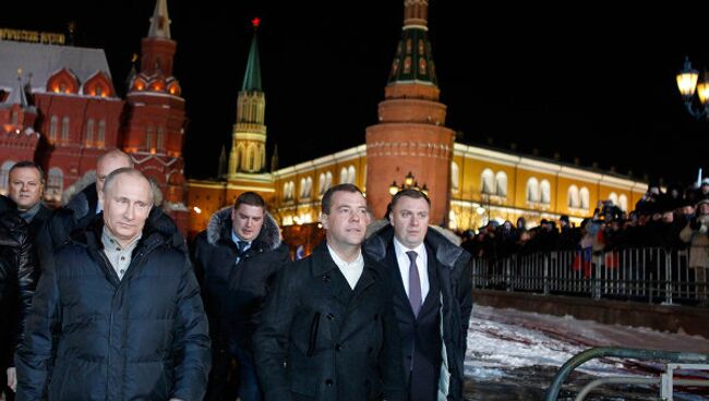 Д.Медведев и В.Путин участвуют в митинге на Манежной площади