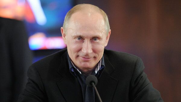 Владимир Путин посещает избирательный штаб