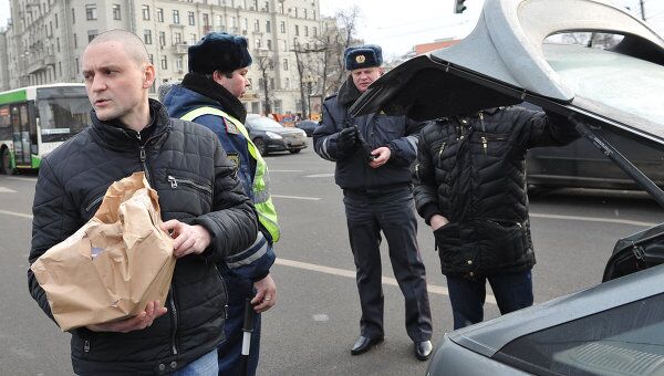 Координатор движения Левый фронт Сергей Удальцов перед началом митинга оппозиции на Пушкинской площади в Москве.