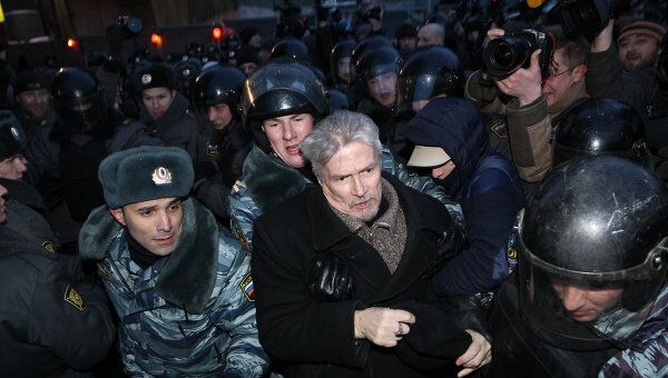 Задержание Лимонова на несанкционированной акции на Лубянке