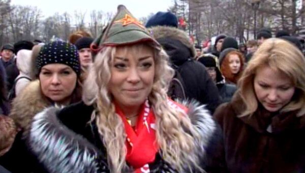 Около трехсот сторонников КПРФ в Москве требовали отставки главы ЦИК РФ