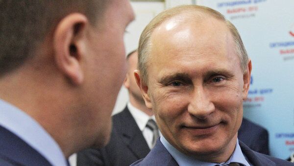 Премьер-министр РФ В.Путин посетил ситуационный центр Выборы-2012