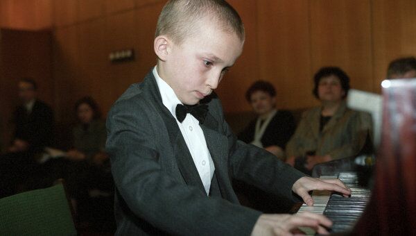 Юный пианист. Архив