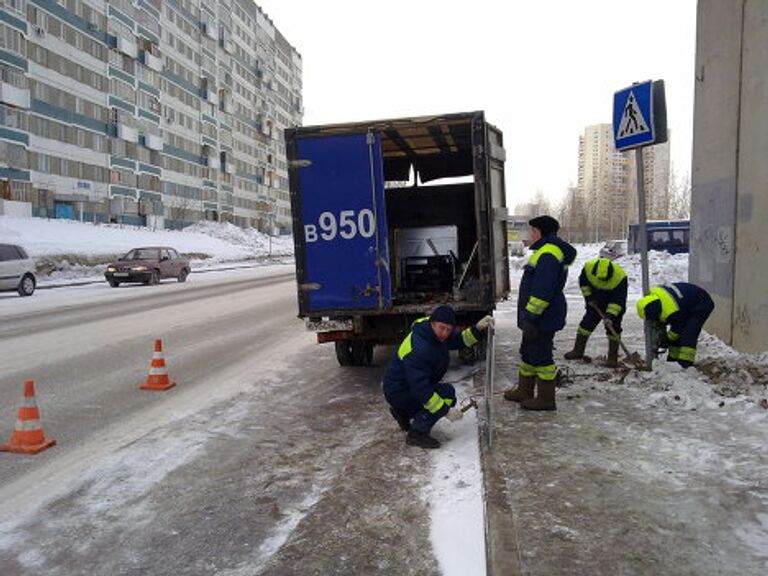 В Челнах устанавливают знаки на переходе, где погибла девушка