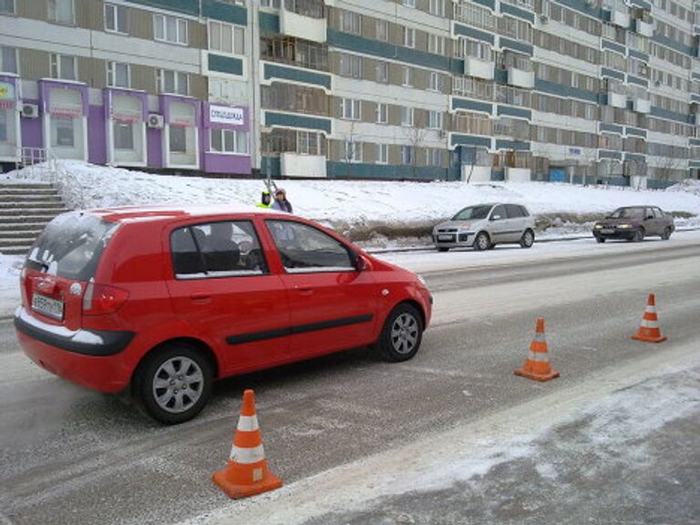 В Челнах устанавливают знаки на переходе, где погибла девушка