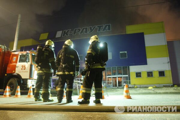 Пожар в гипермаркете К- Раута в Петербурге