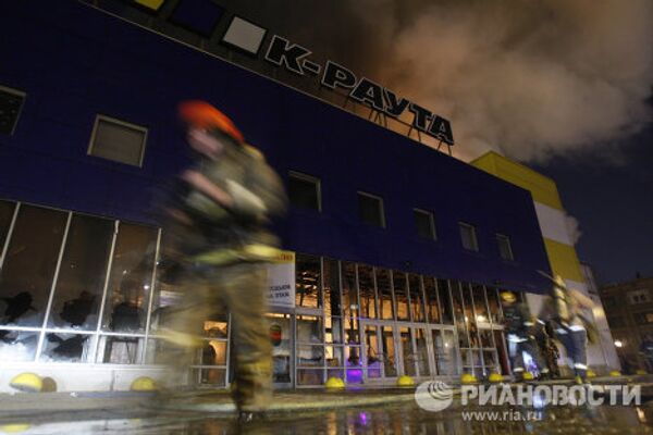 Пожар в гипермаркете К- Раута в Петербурге